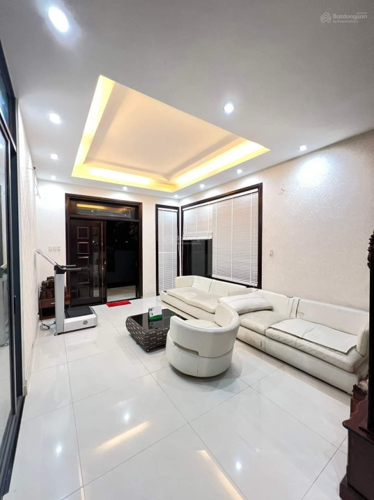 Sang nhượng biệt thự-khu Trung Sơn Bình Chánh. 10m x 20m - 3 tầng. Tặng full nội thất cao cấp. Vip