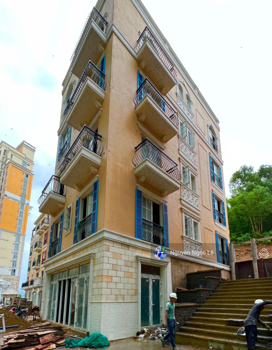 Shophouse 5 tầng căn góc 3 mặt thoáng xây full đất giá gốc chỉ 24.5 tỷ sát biển và Cáp treo