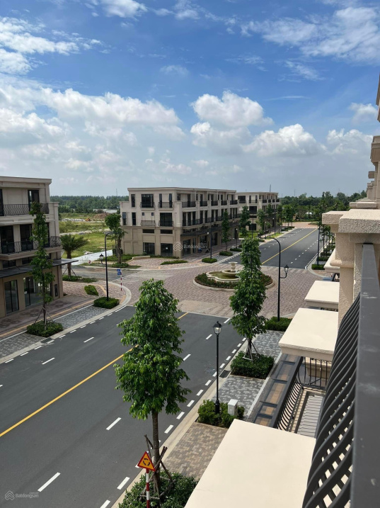 Shophouse mẫu tân cổ điển view kênh đào. Lh: 0939 022 929