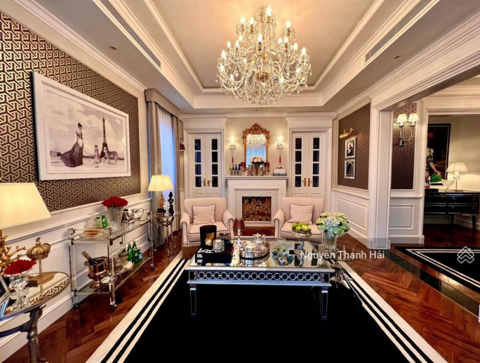 Siêu phẩm có phòng trà karaoke tại tầng hầm, 280m2 đất, 630m2 sàn. Nội thất 100% nhập khẩu châu Âu