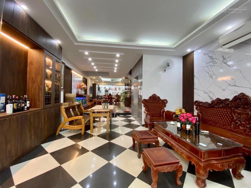 Siêu phẩm mặt phố quận HBT ôtô tránh kinh doanh đa dạng, DT rộng, nhà đẹp 5tầng KCBT kiên cố