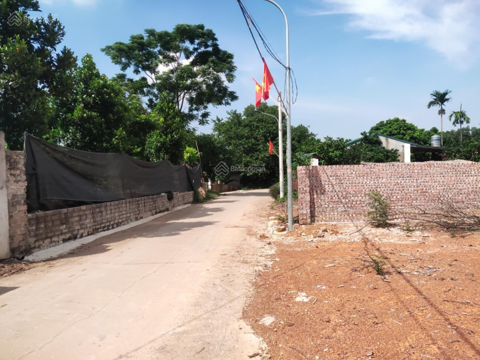 Siêu rẻ nhà em cần bán đất trục chính sát QL 21, đường 8m 2 ô tô tránh nhau, gần làng ĐH Quốc Gia