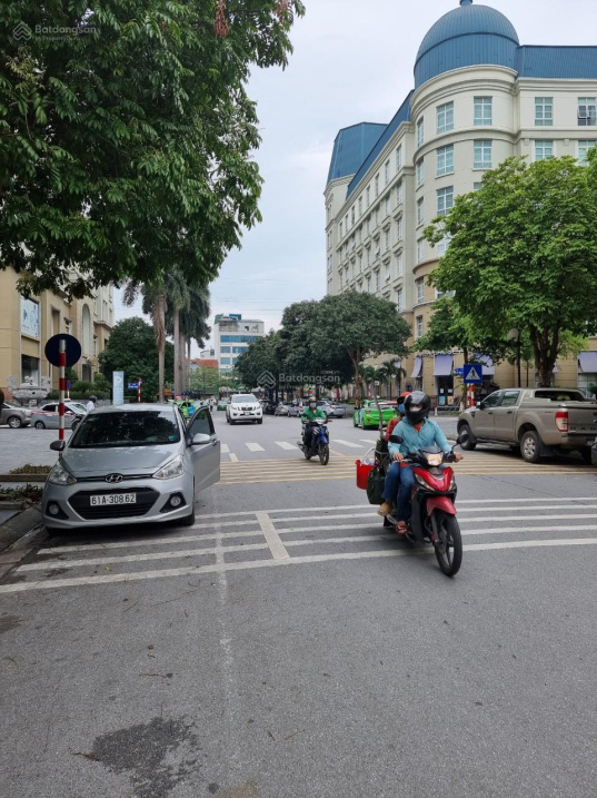 Tòa nhà 5 tầng phố Trần Văn Lai - Mễ Trì - Mỹ Đình - Nam Từ Liêm . DT 220m2 x MT 11,5m, giá 58 tỷ, người Hàn thuê 200tr/th