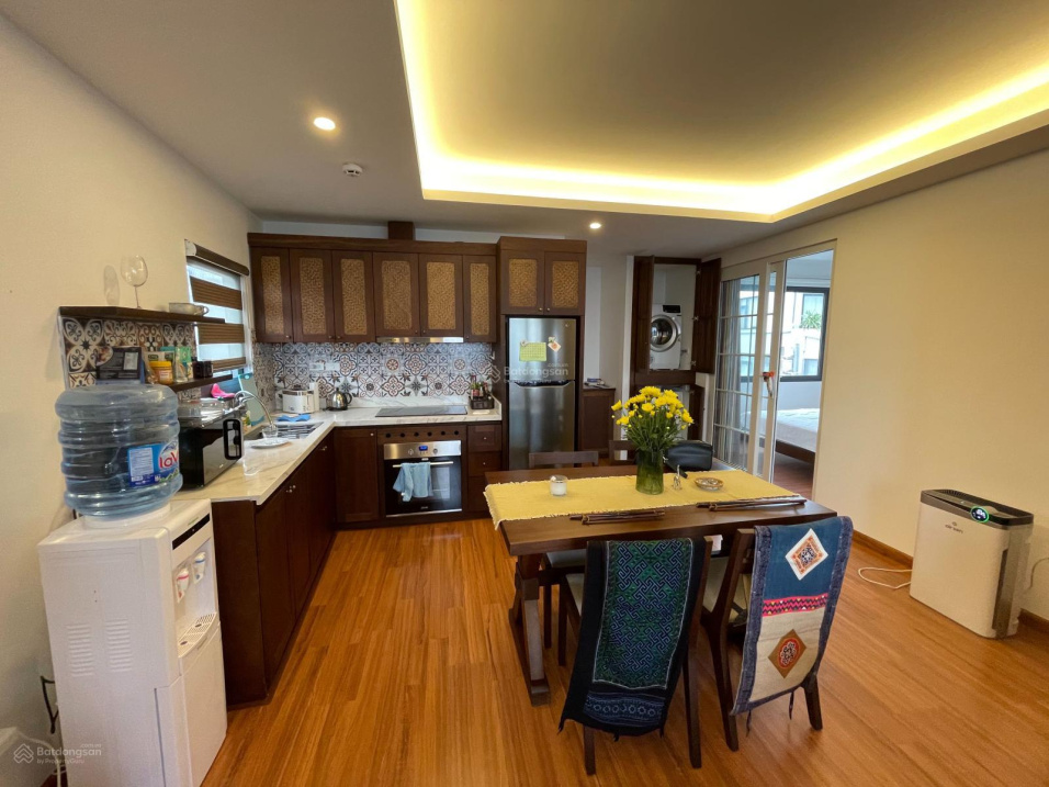 Tòa nhà 8 tầng quận Tây Hồ mới cho 8 căn hộ cho Tây thuê cao cấp cần bán