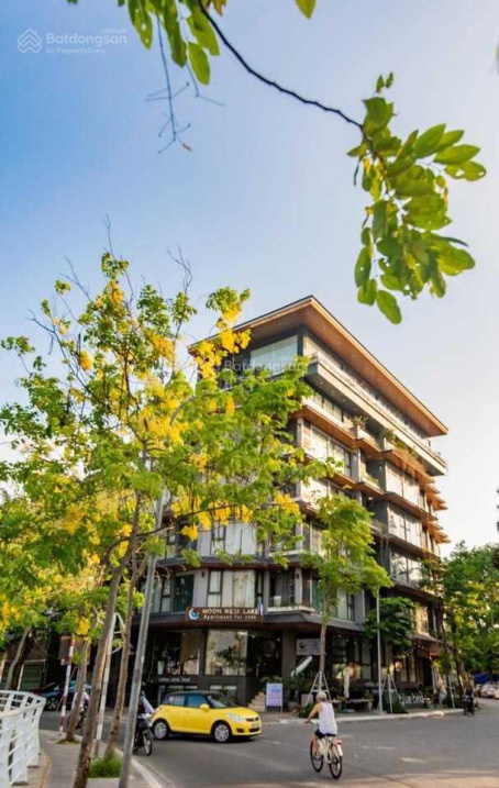 Toà vp 9 tầng 2 hầm, mặt hồ Trích Sài, 215m2, lô góc 2 mặt phố, bãi ô tô để 20 xe