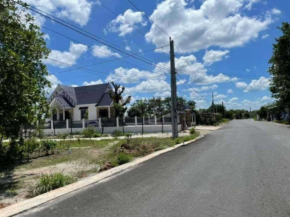 Tôi có lô đất vành đai KCN Becamex, Minh Thành Chơn Thành, 1700m2 giá chỉ 700tr LH 0972 933 777