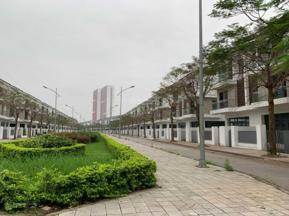 Tôi muốn bán căn BT An Vượng view vườn hoa đường 28m, hướng Tây Bắc dãy D3 giá 21 tỷ/180m2