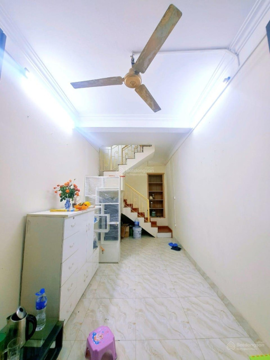 Trung tâm ba đình 4 tầng dân xây 3 phòng ngủ ngõ thông hàng xóm công an phường Ngọc Hà