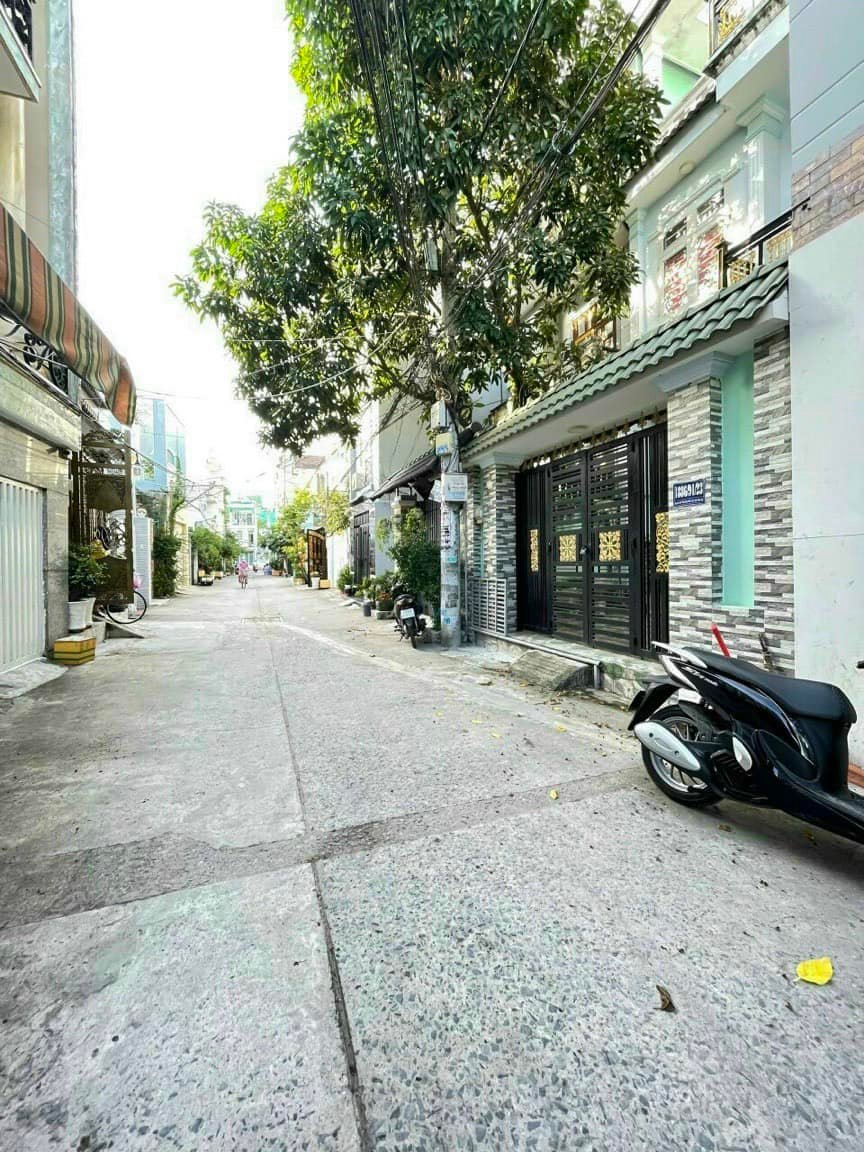 XE HƠI ĐỖ CỬA QUẬN 7, CHỈ 4.9 TỶ, 50M2