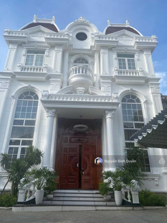 Villa hầm 3 tầng - Thảo Điền - Quận 2. Diện tích: 1100m2 - giá chỉ 305 tỷ