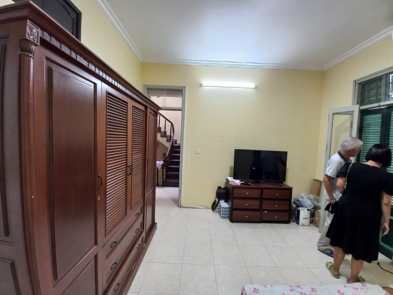 Nhà mặt phố chân cầu Vĩnh Tuy, 90m2 x 6 tầng, mặt tiền 8.5m, giá 35 tỷ