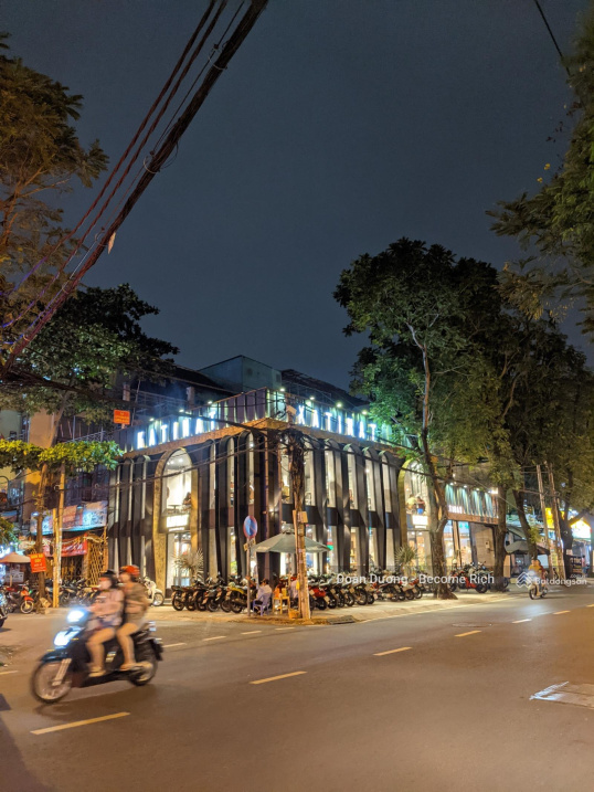 Vỡ nợ bán nhà MT đường Đông Sơn gần Lý Thường Kiệt, P. 7, Tân Bình, (10 x 30m) nhà 2 lầu, giá 45 tỷ