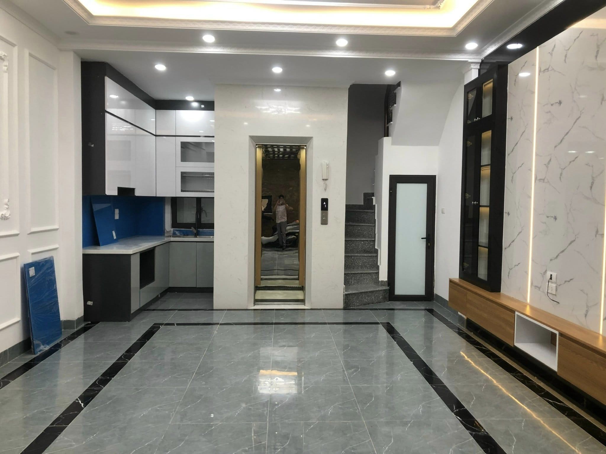 Bán nhà mới đẹp Cát Linh, Đống Đa , 40m,5T thang máy, nhà đẹp long lanh. giá 6 tỷ 8.