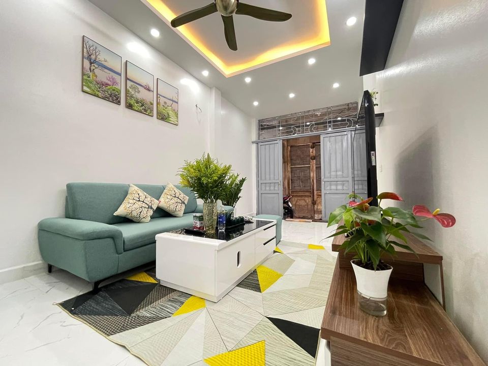 Bán nhà mới đẹp Phạm Ngọc Thạch, Đống Đa , gần bãi gửi xe ô tô.