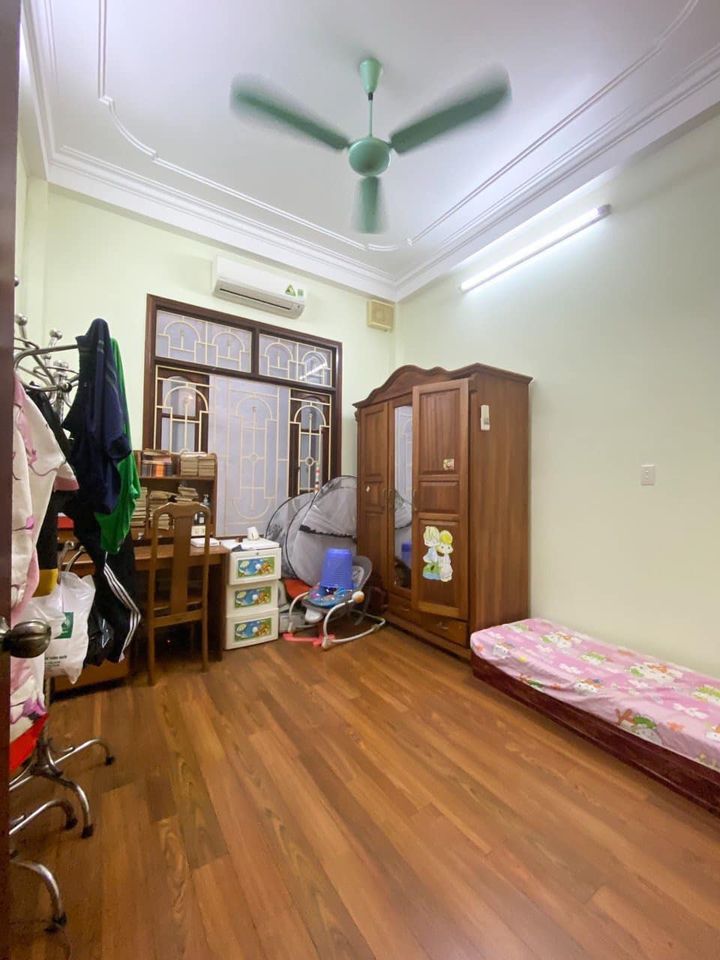 Bán nhà ngõ 97 Văn Cao, Ba Đình, nhà đẹp sáng thoáng , 34m, 5 tầng, giá 5 tỷ ba trăm triệu.