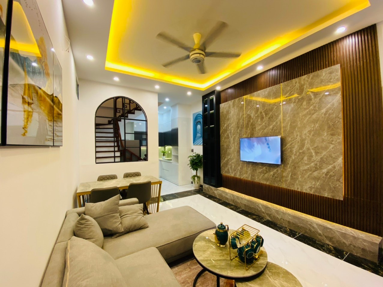 Bán nhà siêu đẹp Hào Nam, Đống Đa, 40m, 5T, nhà đẹp ở luôn, giá 5 tỷ 5.