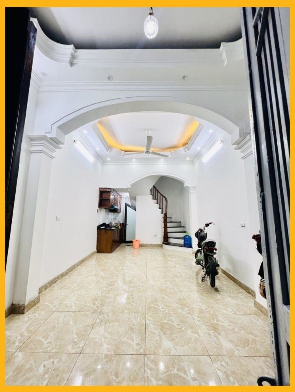 Bán GẤP nhà Bạch Mai ngõ rộng, 5m Ô tô, DT35m2 x 4 tầng, MT3.9m, giá 3.6 tỷ.