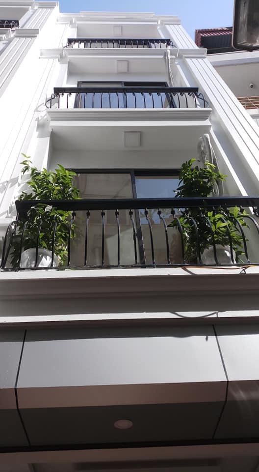 CHÍNH CHỦ NHỜ BÁN GẤP NGAY MP QUAN HOA, Ô TÔ VÀO NHÀ, 40*9 XÂY MỚI THANG MÁY, Ỏ, KD 10 TỶ