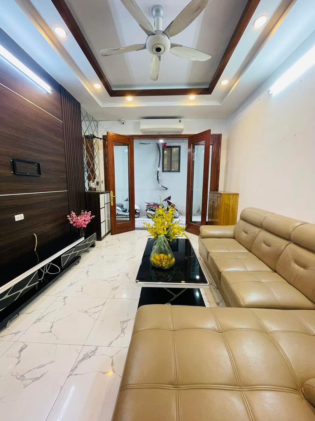 Bán nhà mặt Hồ Đền Lừ, gara ô tô, ngõ thông, kinh doanh, 5 tầng, 50m2, 7,95 tỷ