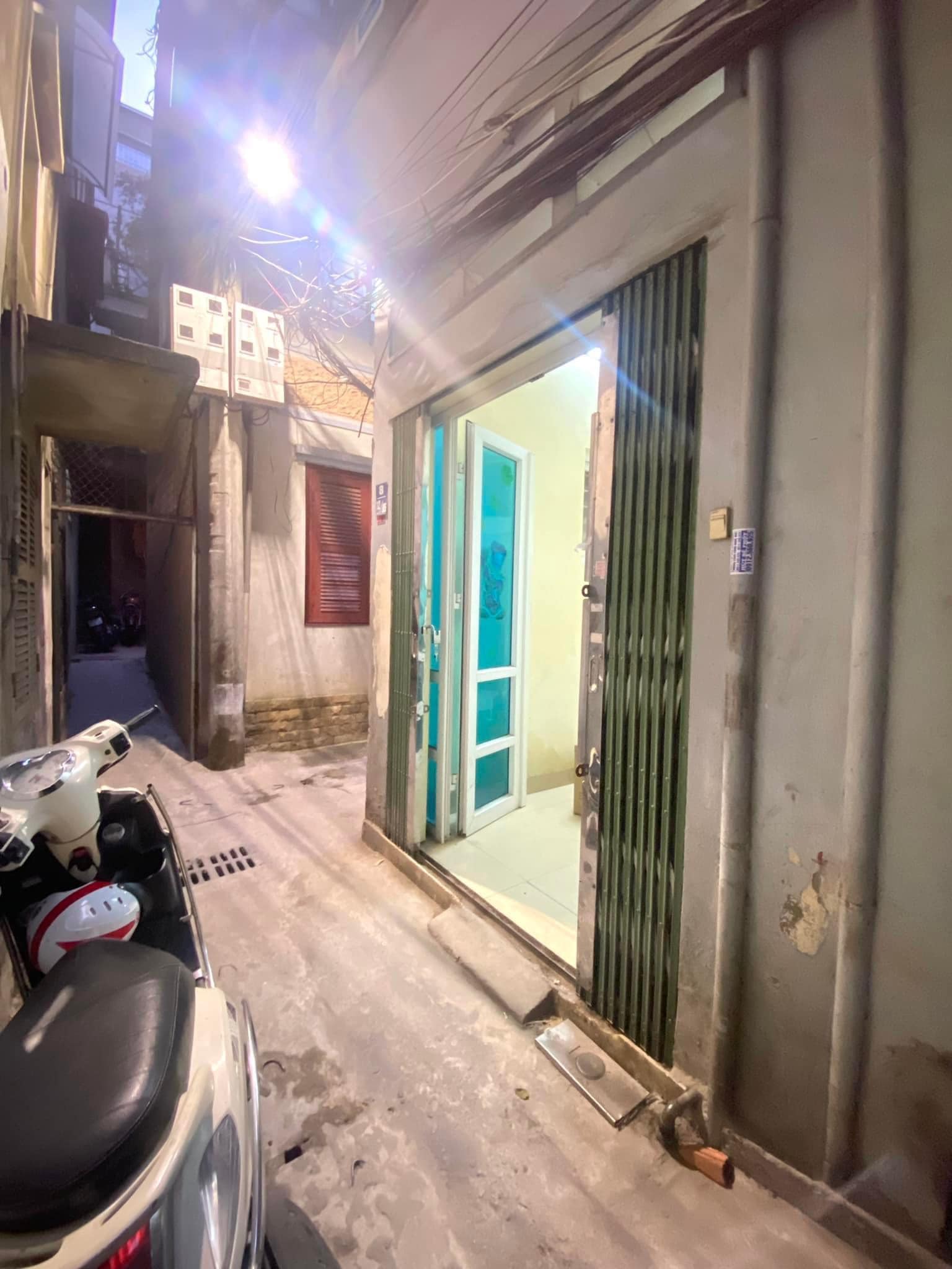 BÁN NHÀ PHỐ CỰ LỘC THANH XUÂN CẠNH ROYAL CITY NHỈNH 2 TỶ SỔ ĐỎ ĐẦY ĐỦ