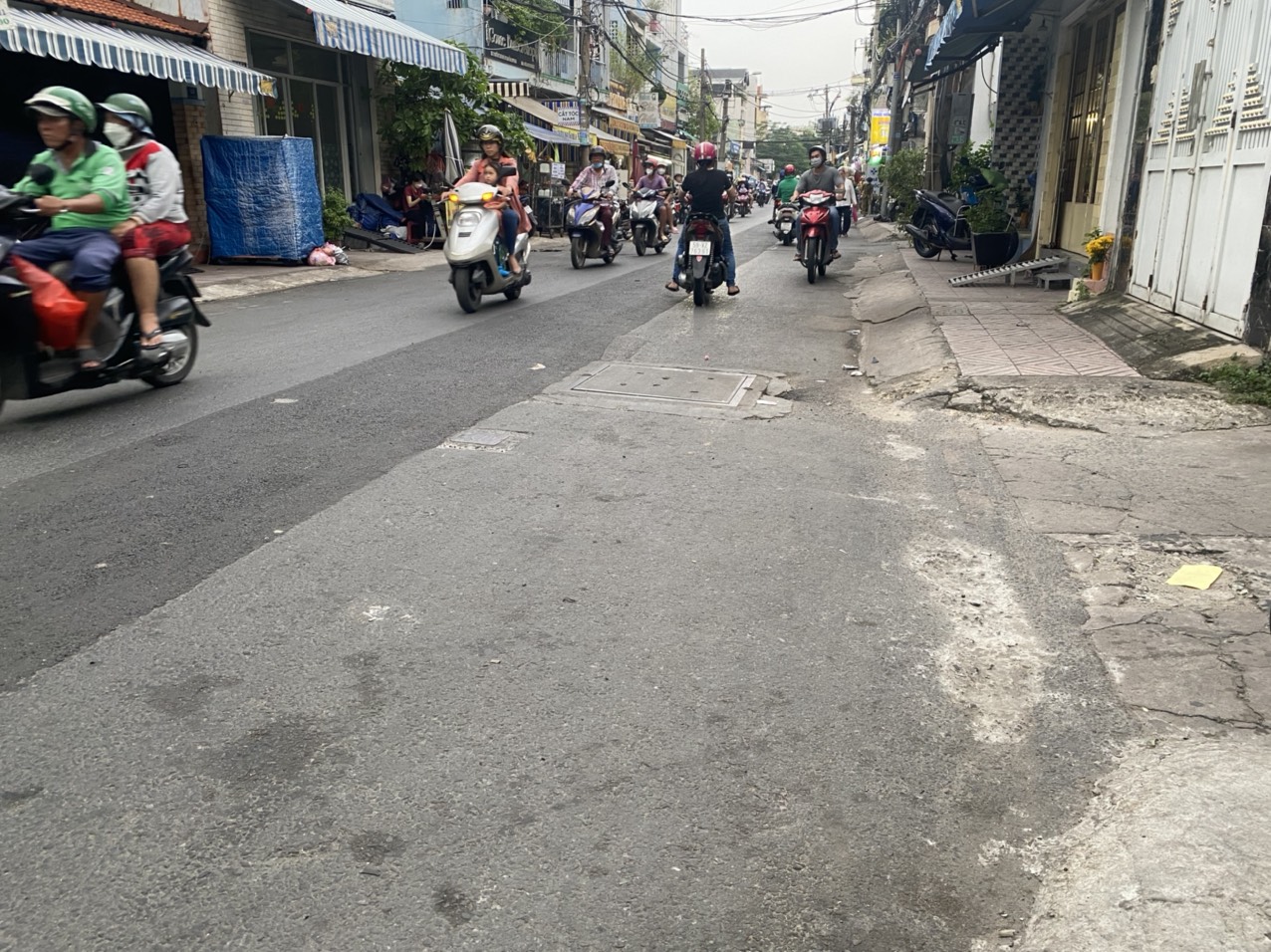 BÁN GẤP NHÀ C4 ĐƯỜNG HỒNG BÀNG QUẬN 11 - GIẢM CHÀO 3 TỶ .50TR/M , KHU VỰC GẦN 100TR/M .