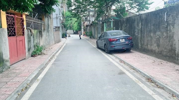 BÁN ĐẤT ĐỨC GIANG, LONG BIÊN 35M2 * MT 5M * 2,2 TỶ , ĐẤT THỔ CƯ, SỔ ĐỎ ĐẸP, GẦN Ô TÔ TRÁNH