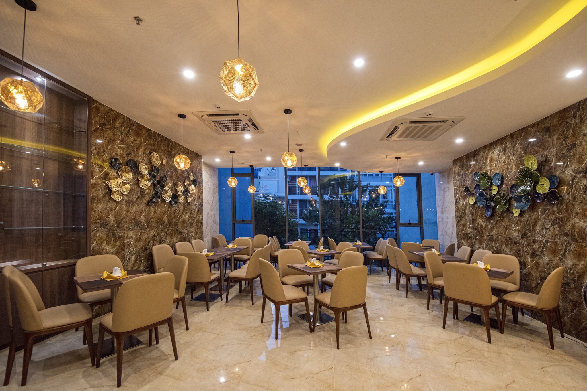 BÁN KHÁCH SẠN 3* THUỘC KHU PHỐ TÂY ĐƯỜNG BIỆT THỰ, TÂN LẬP, NHA TRANG. DT 142M2. GIÁ 79 TỶ - NHA TRANG