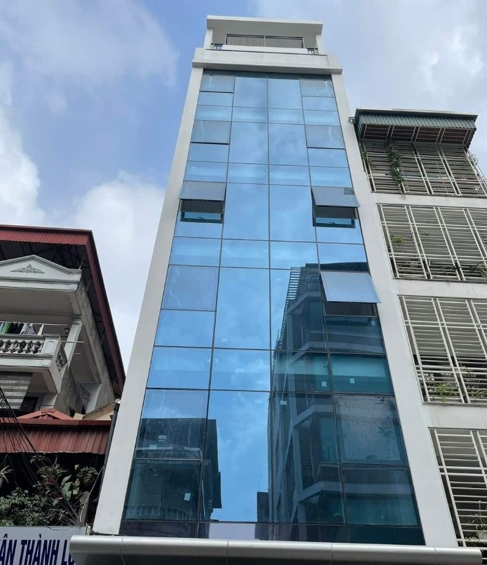 BÁN GẤP MẶT TIỀN ĐƯỜNG TÂN PHONG QUẬN 7 TÒA NHÀ 7 TẦNG 5X40 ĐANG CÓ THU NHẬP 200TR/THÁNG