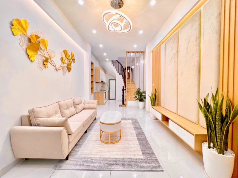 Hiếm vô cùng, Giải Phóng Gần NEU, 3 bước ra Ô Tô, DT39m2 x 5 tầng, MT4m, giá 4 tỷ.