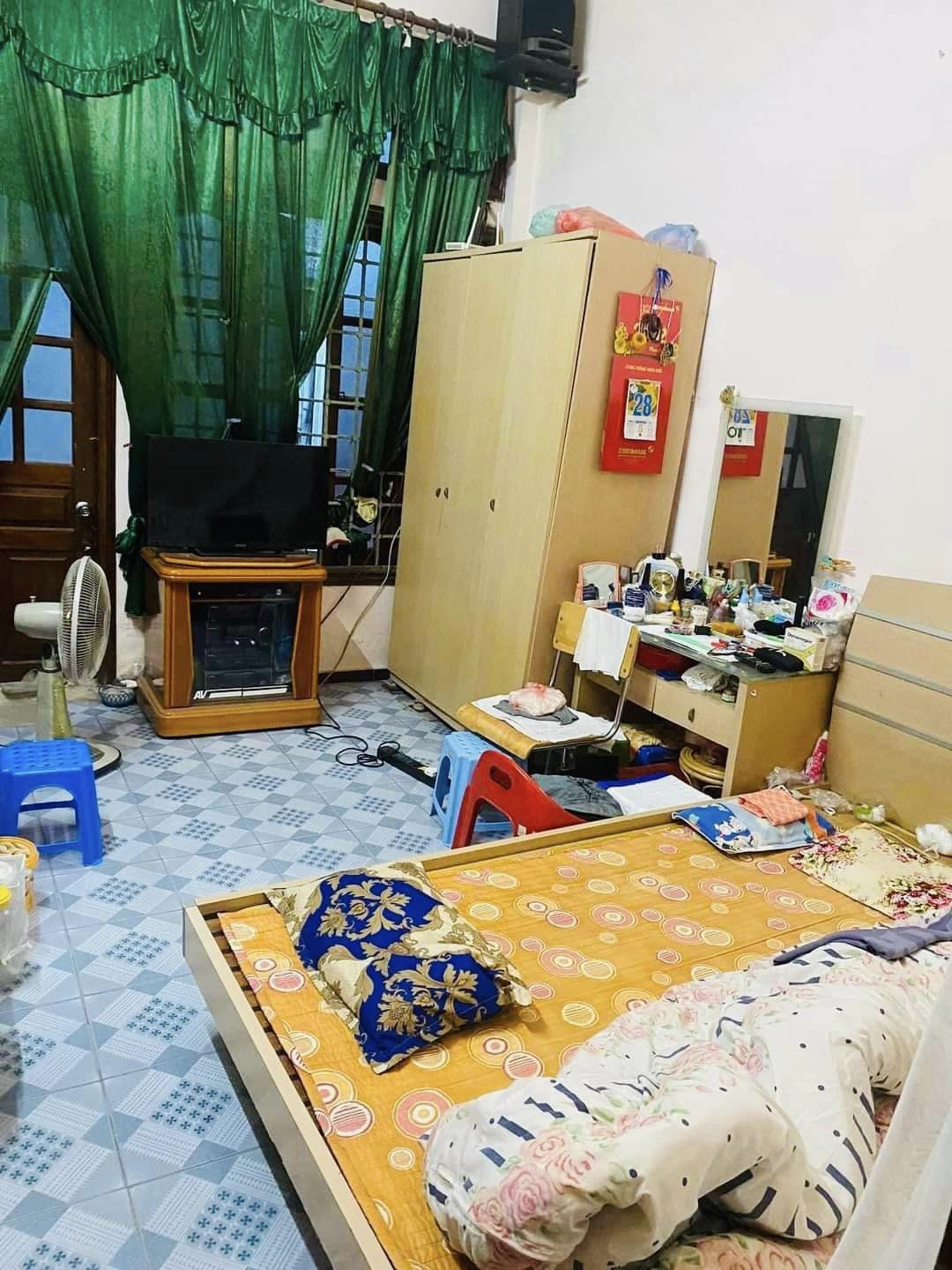 Bán nhà 36m x 5T, ngõ thông, gần ga tầu điện trên cao Cát Linh tại Hào Nam, Đống Đa