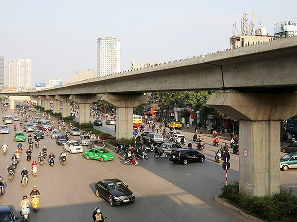 Hình ảnh giao thông qua lại tại đường Cầu Giấy