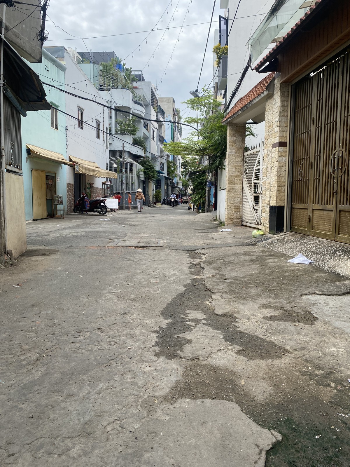 Trịnh Đình Trọng, P.Hoà Thạnh, 42m, ngang 4m, 2Tầng 2PN. Chỉ 4tỷ2