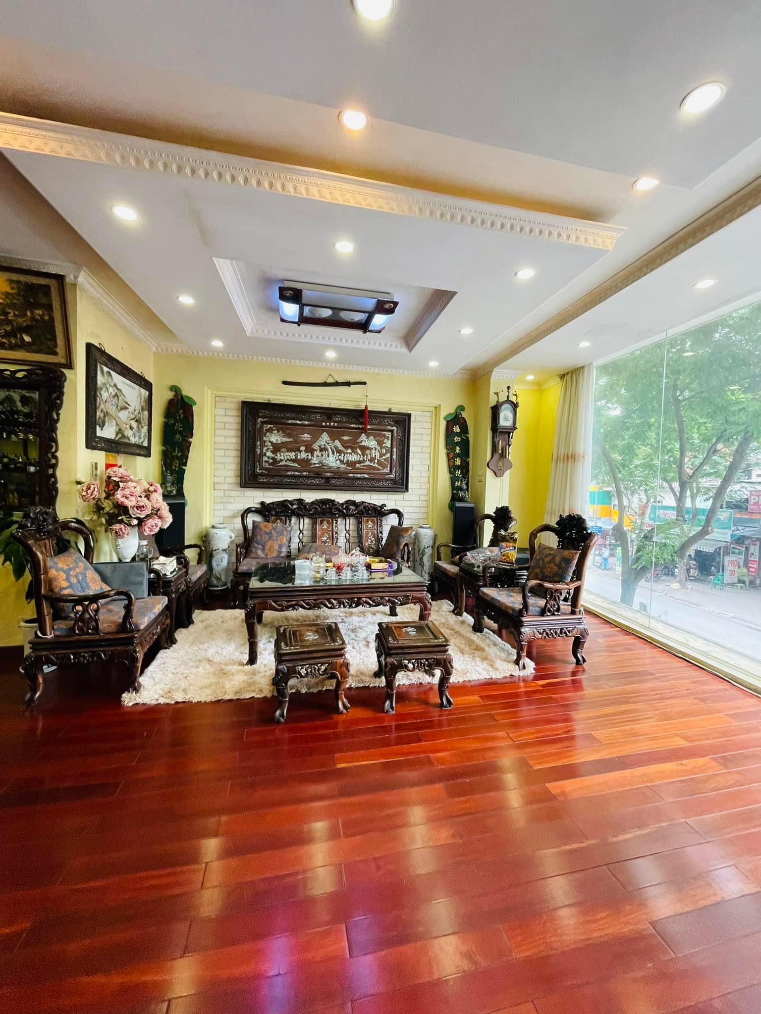 Bán nhà phố Bạch Mai, nhà mặt phố, lô góc, vỉa hè rộng, kinh doanh sầm uất, 63 tỷ