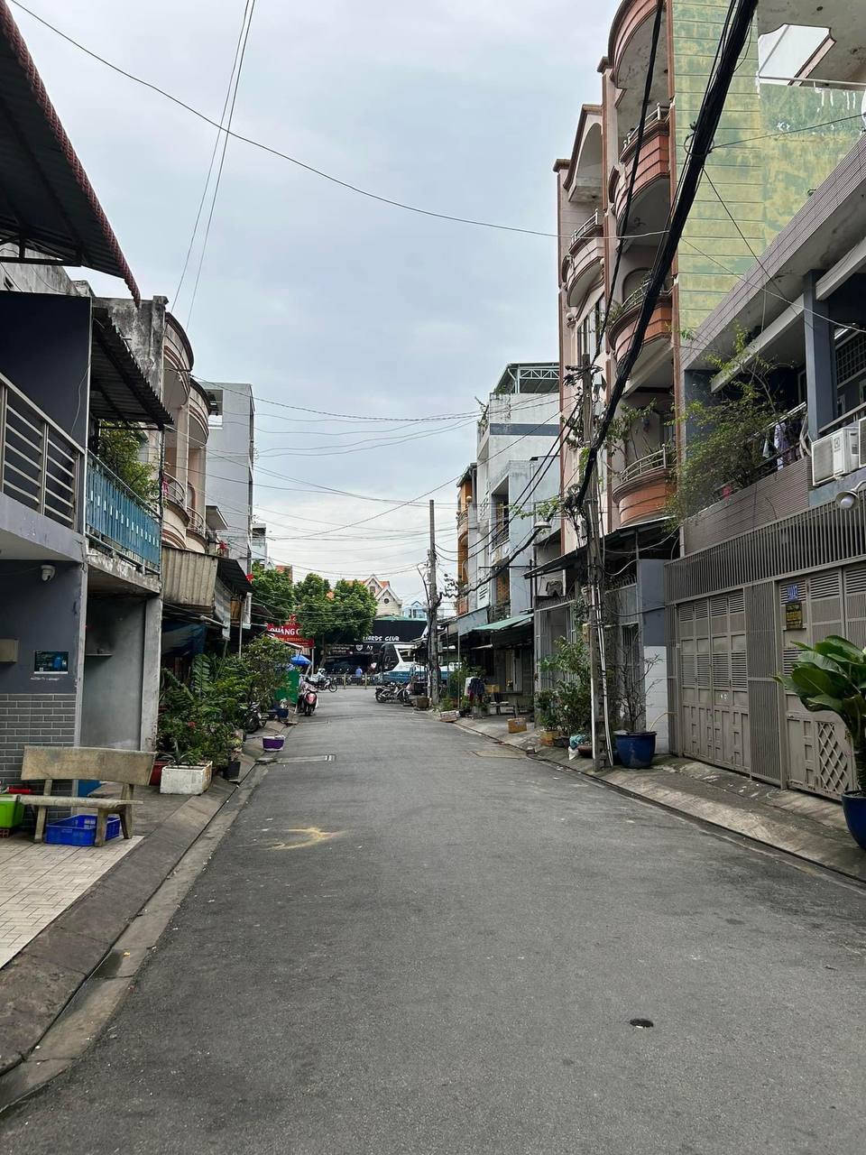 Bán nhà 2 tầng đường lũy bán bích, hẻm xe hơi, 105m2 nhỉnh 7 tỷ