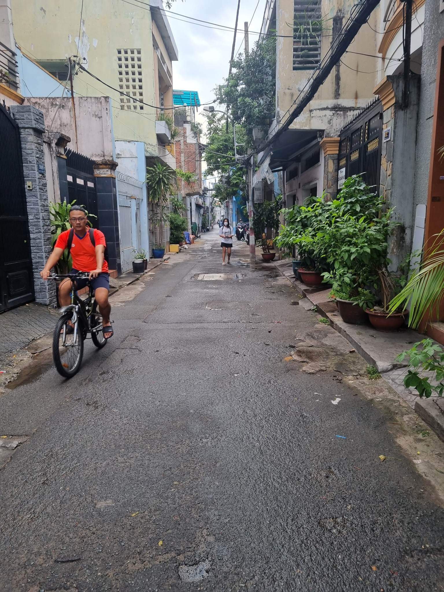 HẺM XE TẢI -RẺ NHẤT THỊ TRƯỜNG – NHÀ 3 TẦNG DTSD 112M2 – CHIA 2 CĂN VỪA Ở VỪA CHO THUÊ - SỔ GỬI BANK – CHỦ RẤT gấp bán Nguyễn Bá Tòng P11 Tân Bình nhỉnh 7 tỉ