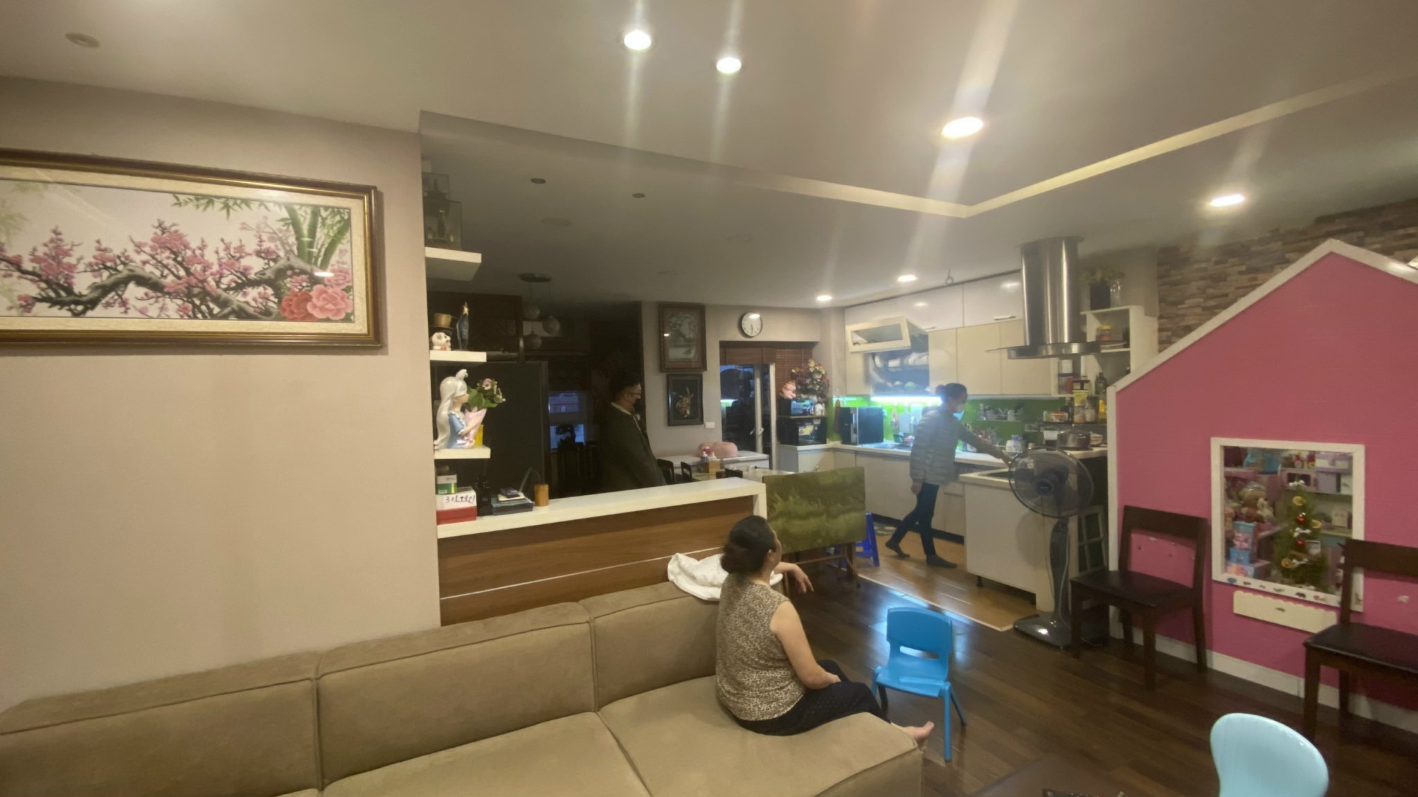 Bán chung cư 136m2, căn góc, thoáng mát tại 130 Đốc Ngữ, Ba Đình, 6 tỷ TL