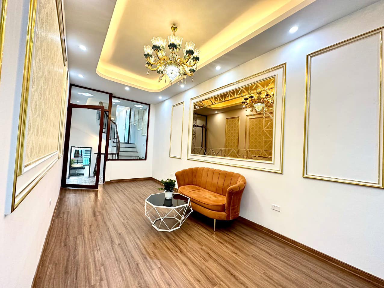 Bán nhà siêu đẹp 50m x 6T, nhà mới, nội thất xịn xò ở Thái Thịnh, Đống Đa.