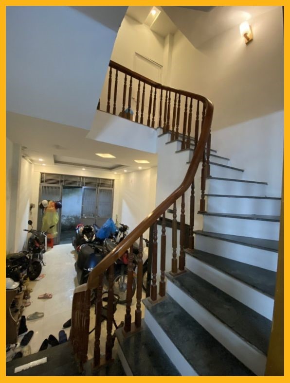 Cho thuê dòng tiền gần 300tr/năm, Triều Khúc bán gấp, DT41m2 x 5 tầng, giá 3.8 tỷ.