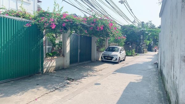 BÁN ĐẤT THỔ CƯ VIỆT HƯNG, LONG BIÊN 35M2 * MT 5,6M * 2,18 TỶ ĐẤT VƯƠNG ĐẸP, SỔ ĐỎ CHÍNH CHỦ, 2 BƯỚC RA Ô TÔ ĐỖ