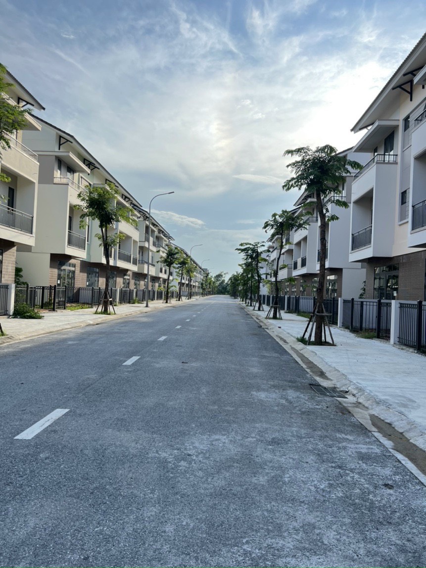 Bán nhà giữa trung tâm TP Từ Sơn , tiện ích đầy đủ. Vị trí đắc địa, buôn bán kinh doanh sầm uất.