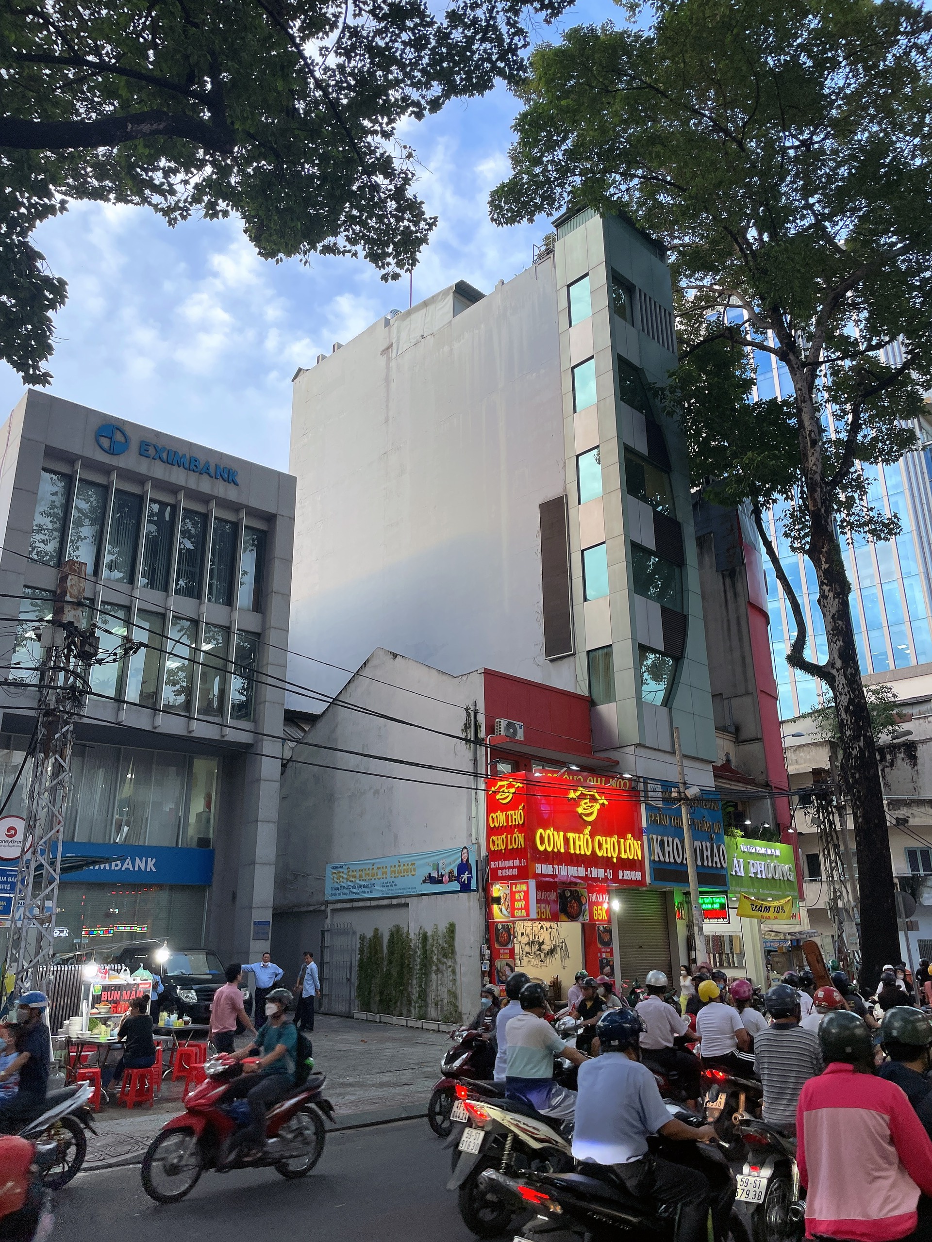 Bán nhà MT Trần Quang Khải, Diện tích: 4.32x16.31m. DTCN: 57.6m2. HĐ thuê: 45tr/tháng, gía 20.4 tỷ