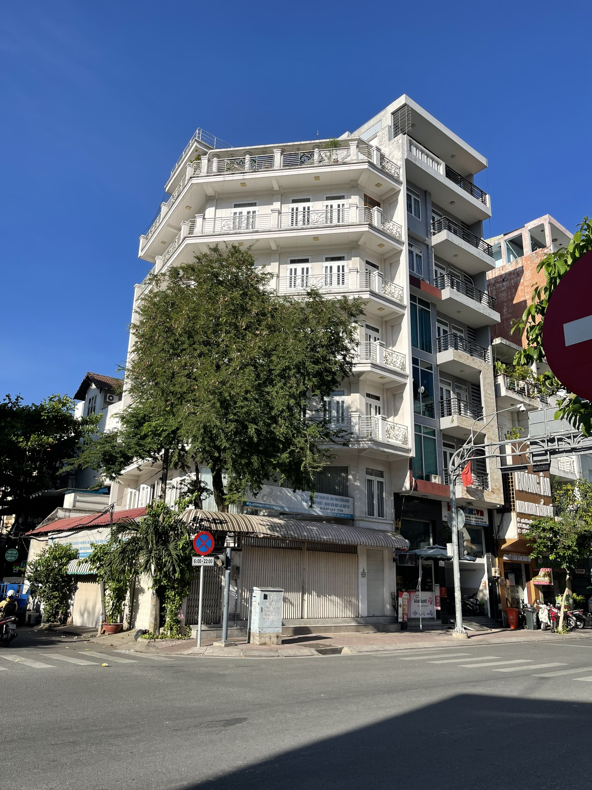 Sản phẩm dành cho đầu tư! Góc 2 mặt tiền Huỳnh Văn Bánh, Phú Nhuận. DT 5x20m. 3 tầng - Giá 26 tỷ