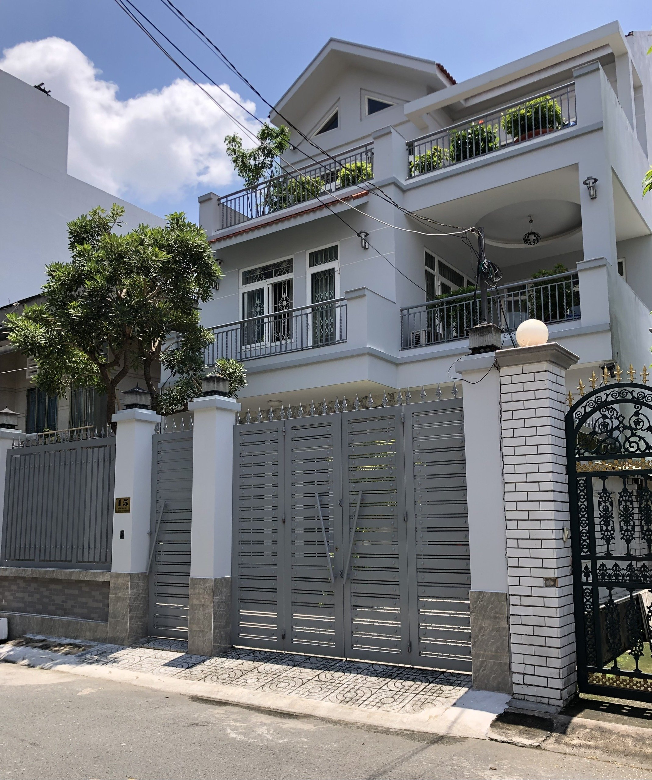 Chính chủ cần bán gấp biệt thự sân vườn đường Đặng Văn Ngữ, P10, Phú Nhuận. DT 8x22m. Giá 39,5 tỷ