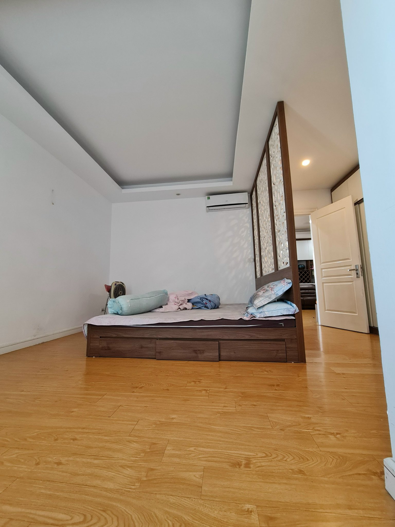 BÁN GẤP CHUNG CƯ 3 PN, 2 WC VIEW HỒ LINH ĐÀM DIỆN TÍCH 161M2