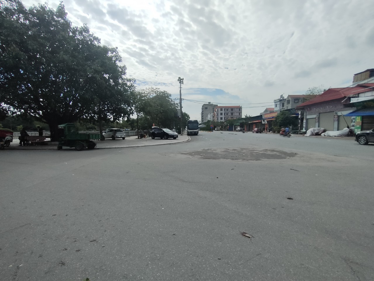 cực kỳ cần bán lô đất diện tích 100 m mặt tiền 9 m giá 900 triệu đường ô tô phóng tẹt ga