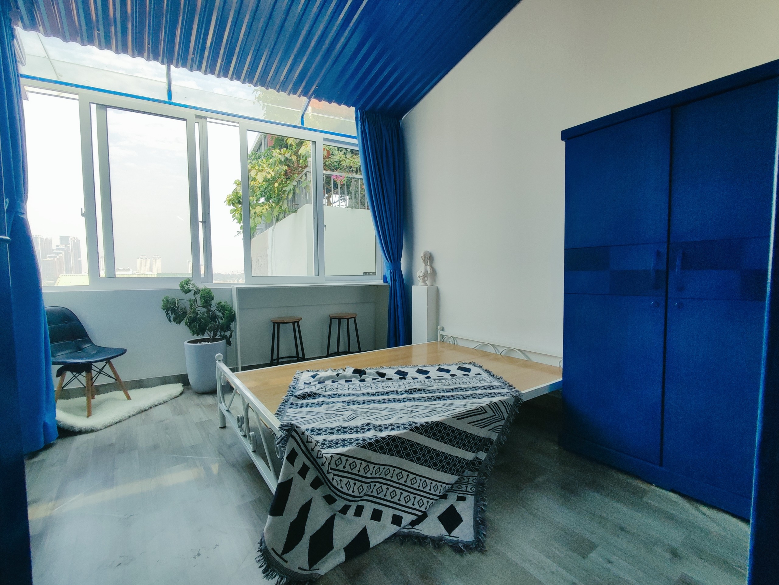 CẦN CHO THUÊ CĂN PHÒNG ROOFTOP KÍNH TRÀN VIEW HỒ TÂY