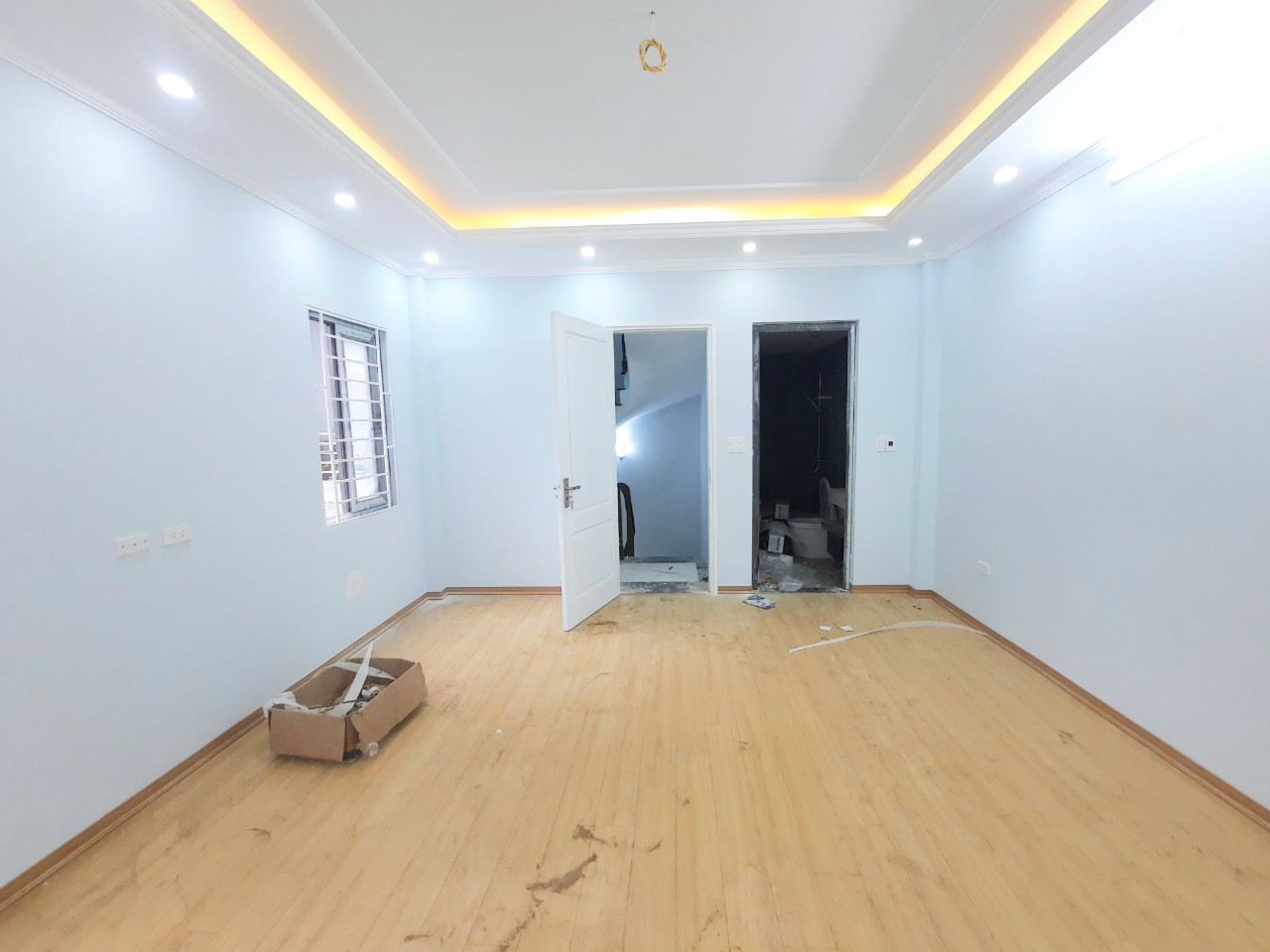 Giảm sâu 200 triệu, bán nhà ngõ 82 Hồ Đền Lừ, 42m2 5 tầng. 4,2 tỷ, nhà mới