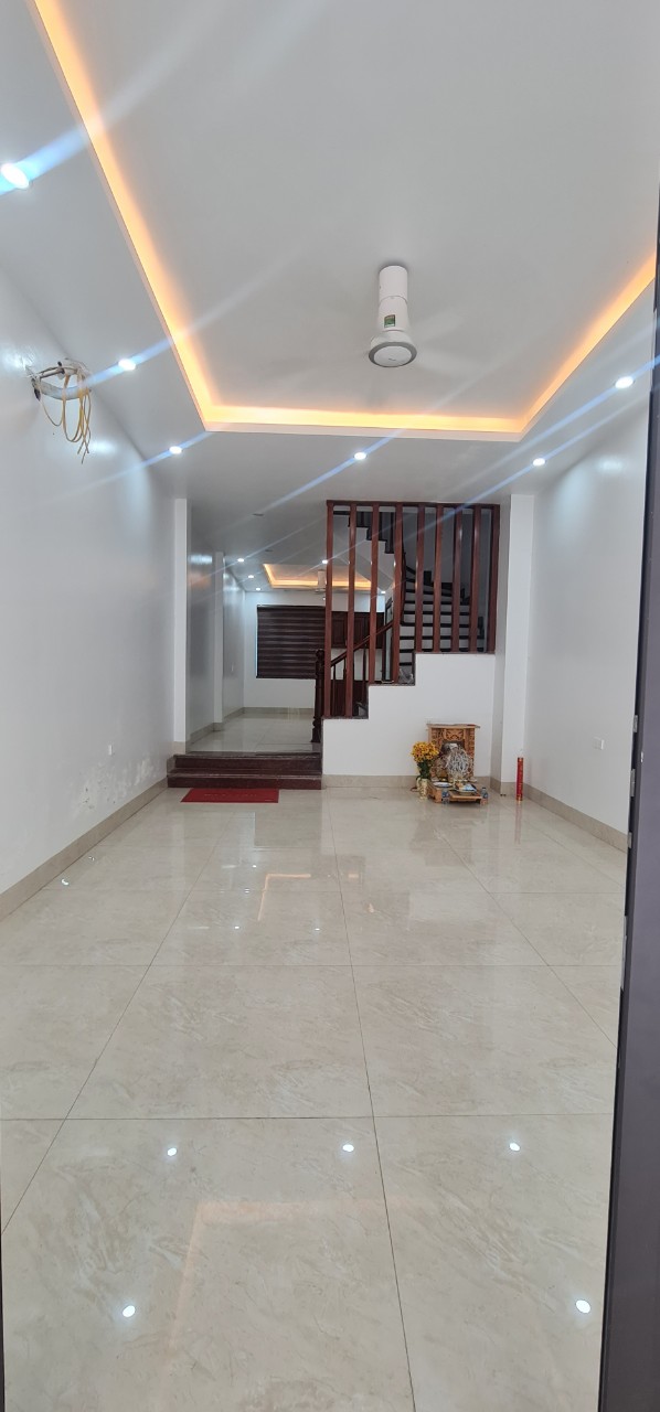 Cho thuê nhà La Khê 60m2 x 5 tầng, 6 ngủ, ô tô đỗ cửa, 14 triệu/tháng