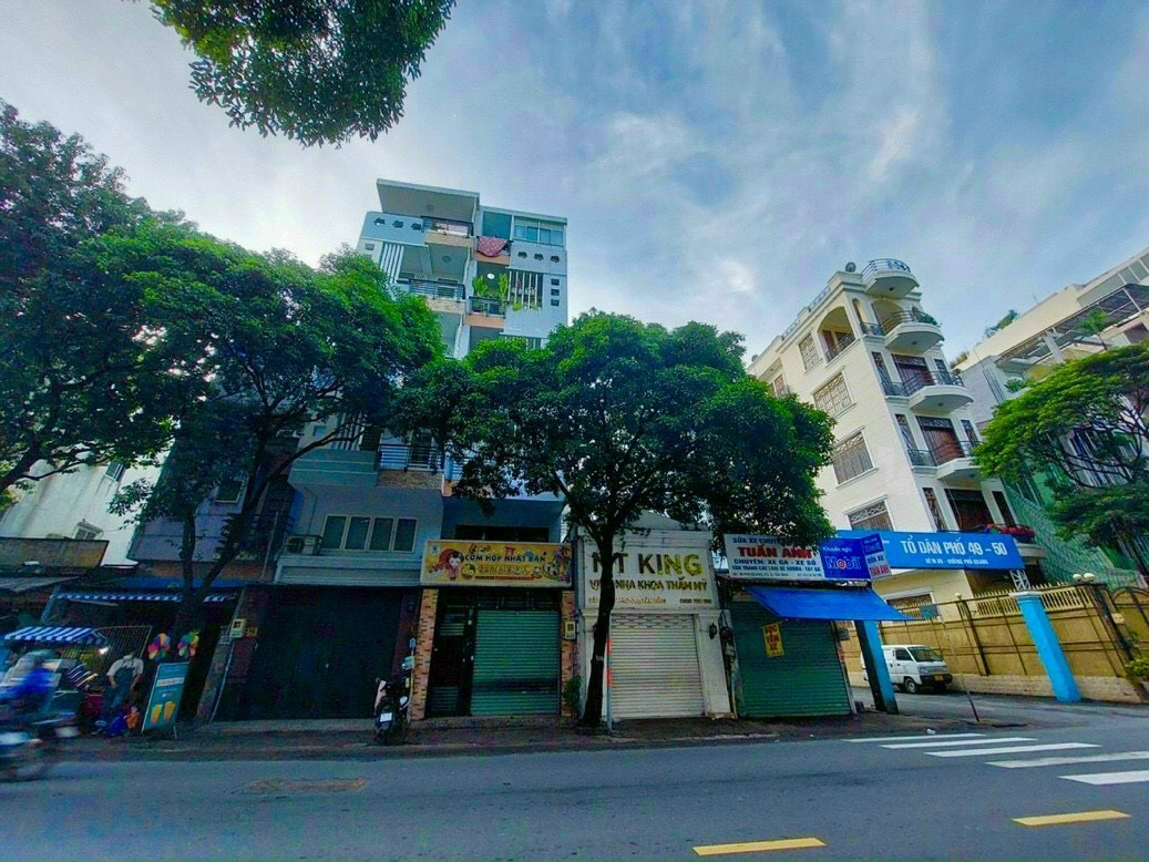 BÁN NHÀ MẶT TIỀN GẦN KHÁCH SẠN TÂN SƠN NHẤT, DIỆN TÍCH 4 X 18M