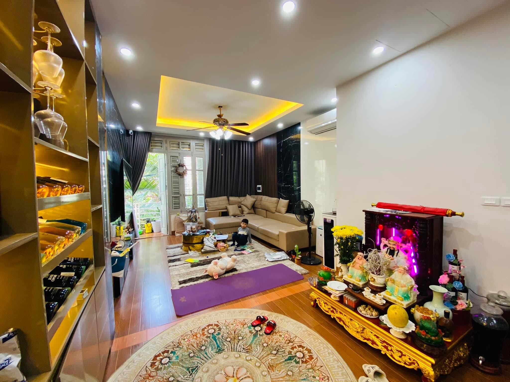 Bán nhà mặt phố Quảng An, Quận Tây Hồ, Hà Nội, 85m2, OTO đỗ cửa